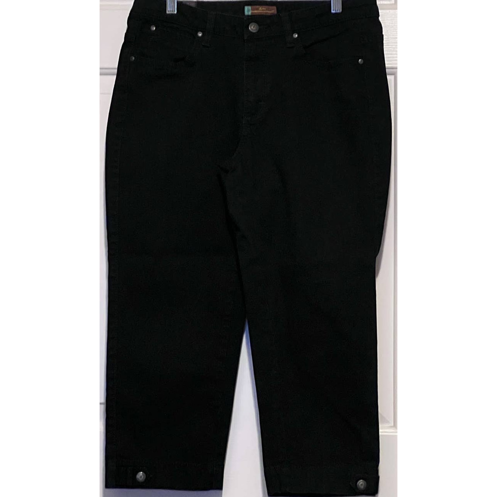 Aura From the Women at Wrangler Short Rise Black Jean Capris Size‎ 10P Avg